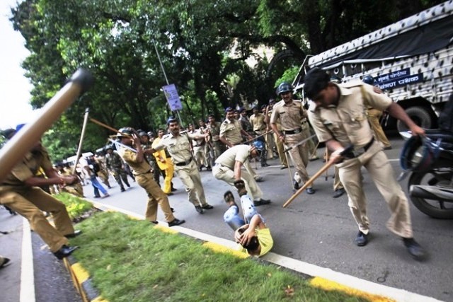 Warga Muslim dan Hindu Bentrok Lantaran Tagihan Restoran